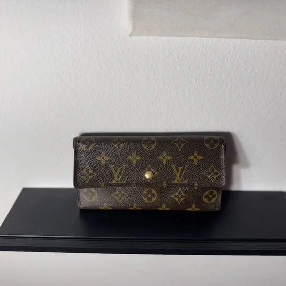 Louis Vuitton Monogram Wallet - Picture 6 of 6